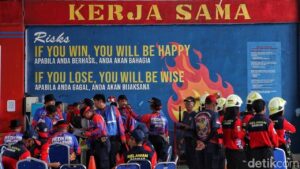 Sandal Nyangkut di Betis, Warga Pandeglang Minta Pertolongan Petugas Damkar