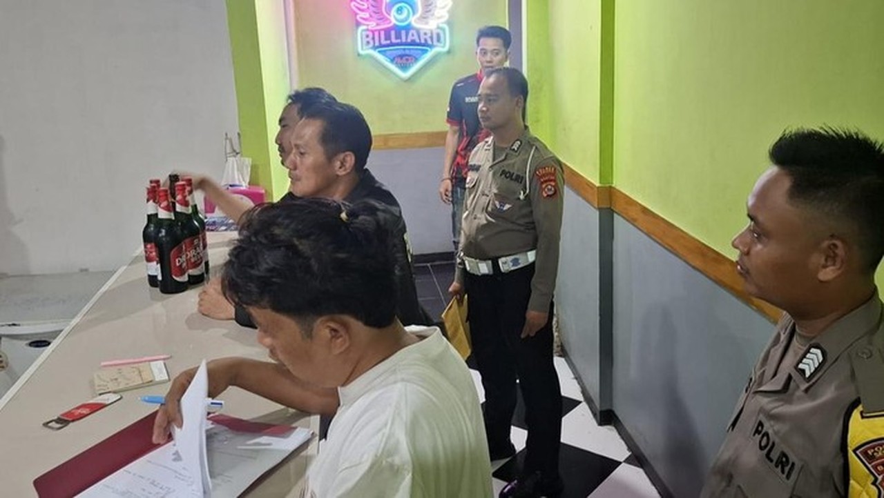 Polres Serang Sita Ratusan Botol Miras di Tempat Karaoke dan Warung