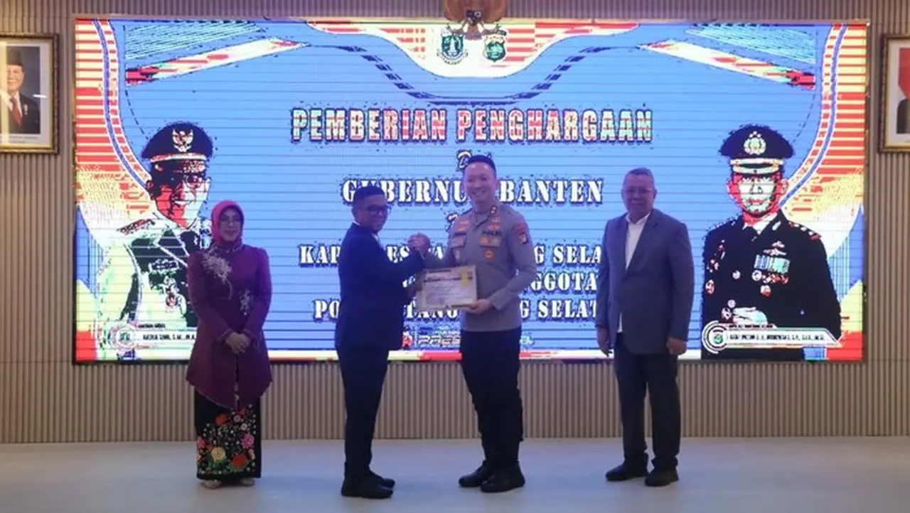 Polres Tangsel Dapat Penghargaan Gubernur Banten Andra Soni Atas Keberhasilan Program Cegah Tawuran Antarpelajar (cetar) Dan Program Sistem Keamanan Lingkungan (siskamling) Terpadu. (foto: Dok. Istimewa)