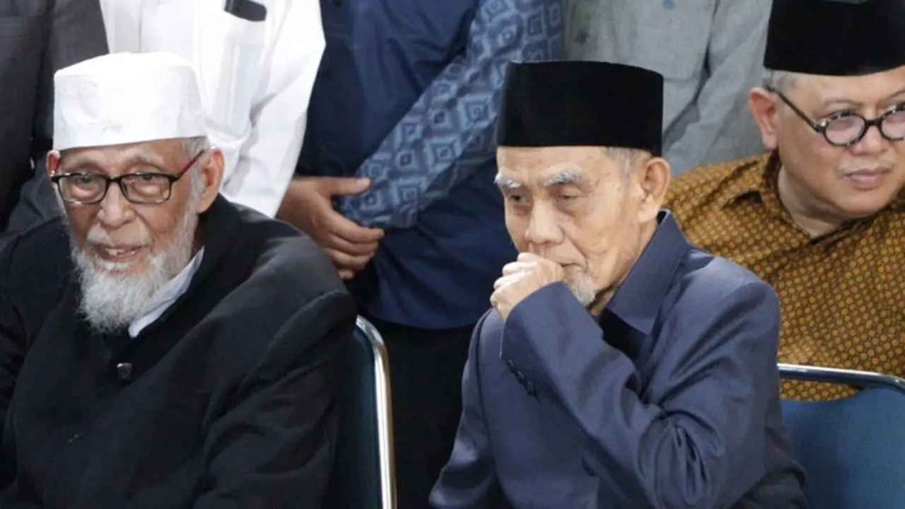 Abu Bakar Ba'asyir (memakai Kopiah Putih) (charolin Pebrianti/detikjatim)