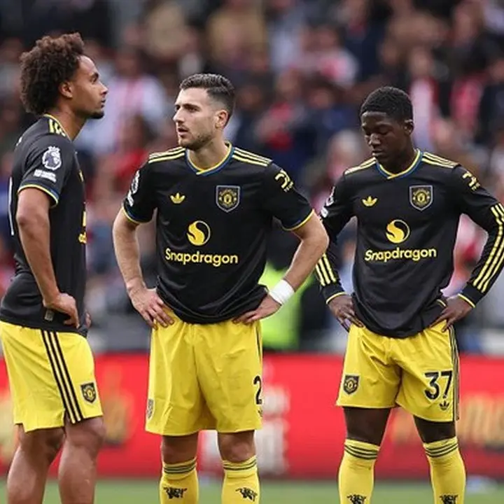 Manchester United Tak Berbelanja, Zirkzee dan Mainoo Berpotensi Bertahan di Tengah Badai Cedera