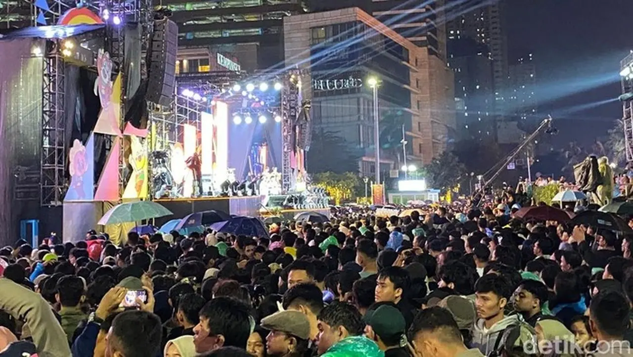 Suasana Perayaan Malam Tahun Baru Yang Berjalan Lancar Di Jakarta (foto: Wildan/detikcom)