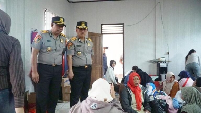 Sespimti Polri Salurkan Bantuan untuk Korban Longsor Cisarua, Bandung Barat