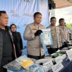 Belasan Warung di Bekasi Berkedok Jual Tramadol, 17 Orang Ditangkap dan 12 Ribu Pil Disita