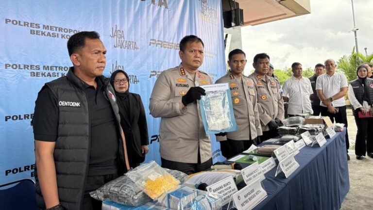 Belasan Warung di Bekasi Berkedok Jual Tramadol, 17 Orang Ditangkap dan 12 Ribu Pil Disita