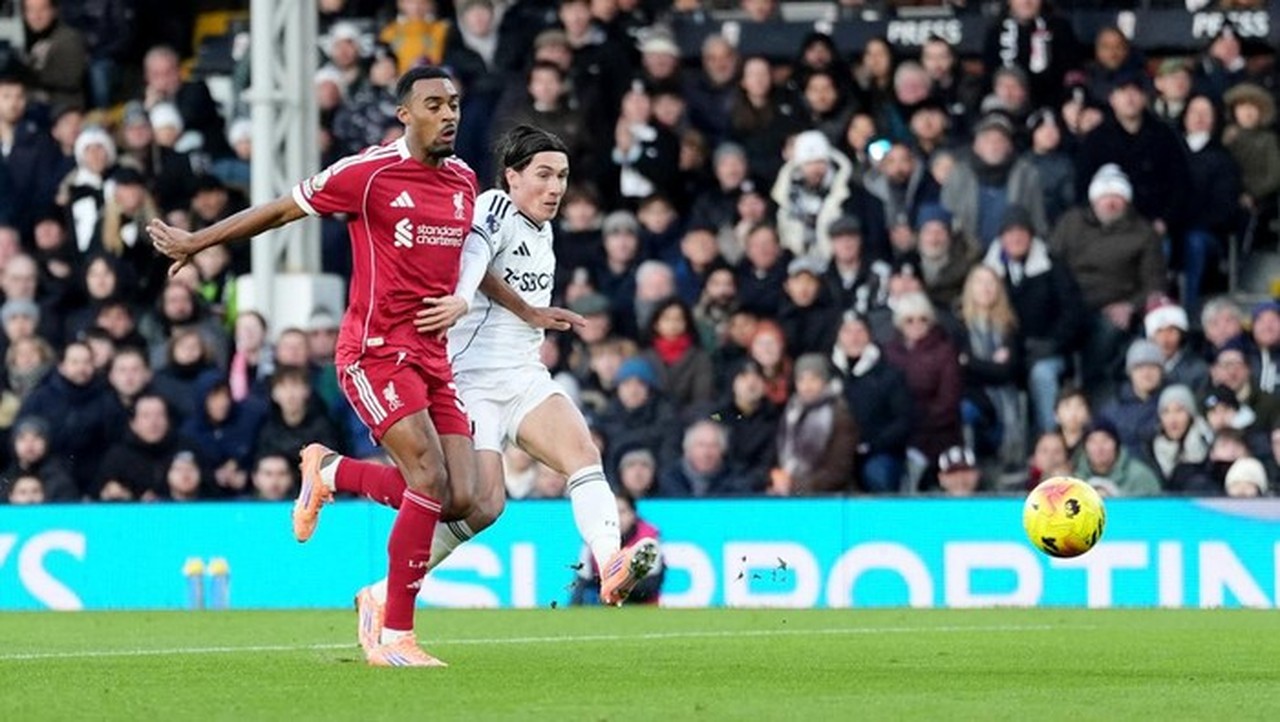 Babak Pertama Liga Inggris: Fulham Ungguli Liverpool 1-0 Lewat Gol Harry Wilson