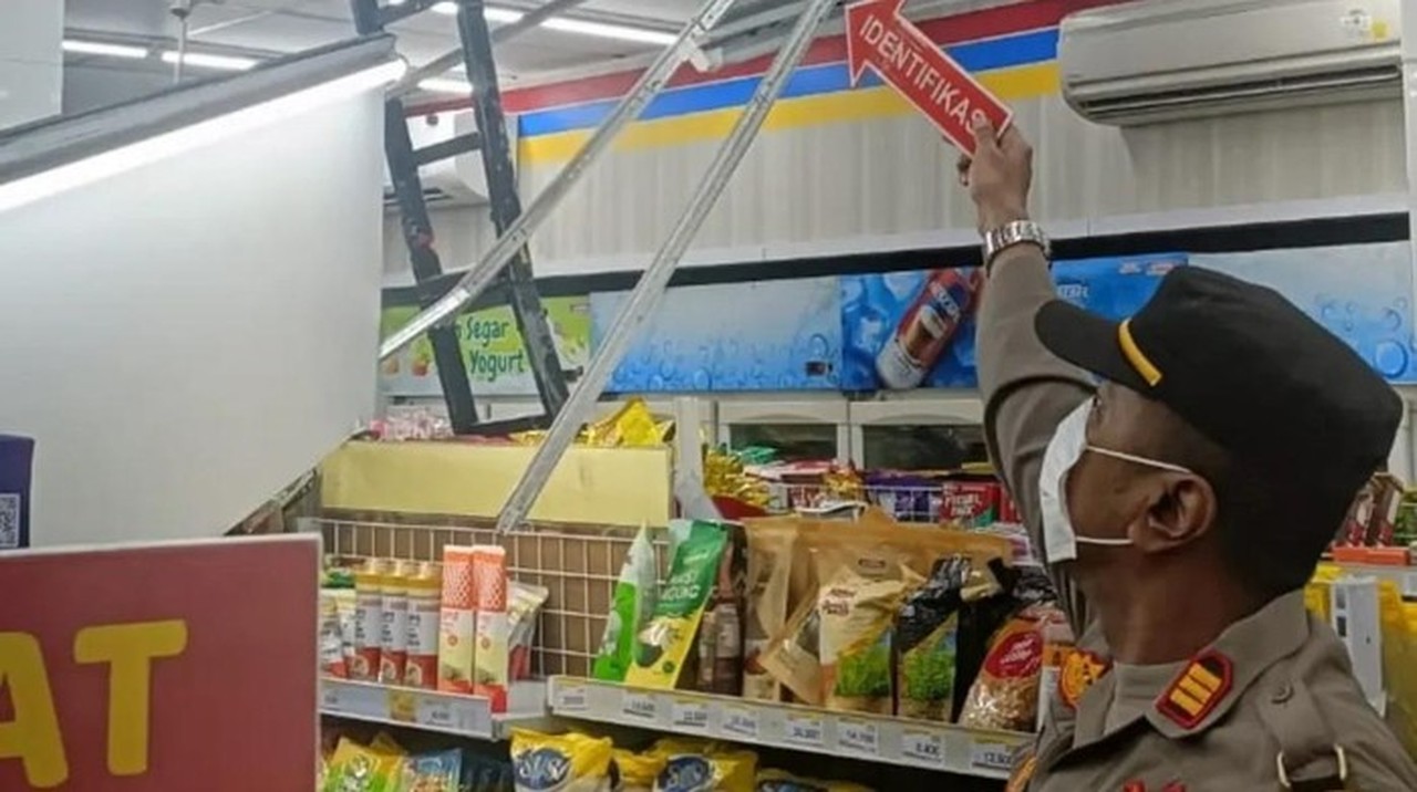 Maling Bobol ATM Minimarket Depok Setelah Jebol Plafon, Polisi Buru Pelaku