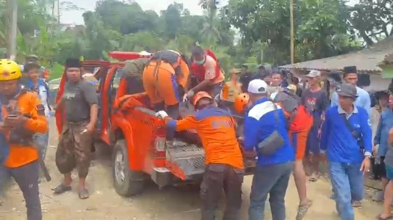 Lansia Ikna (70) Tenggelam Saat Seberangi Sungai Ciujung dengan Batang Pisang, Ditemukan Tewas Lansia Ikna (70) Tenggelam Saat Seberangi Sungai Ciujung dengan Batang Pisang, Ditemukan Tewas