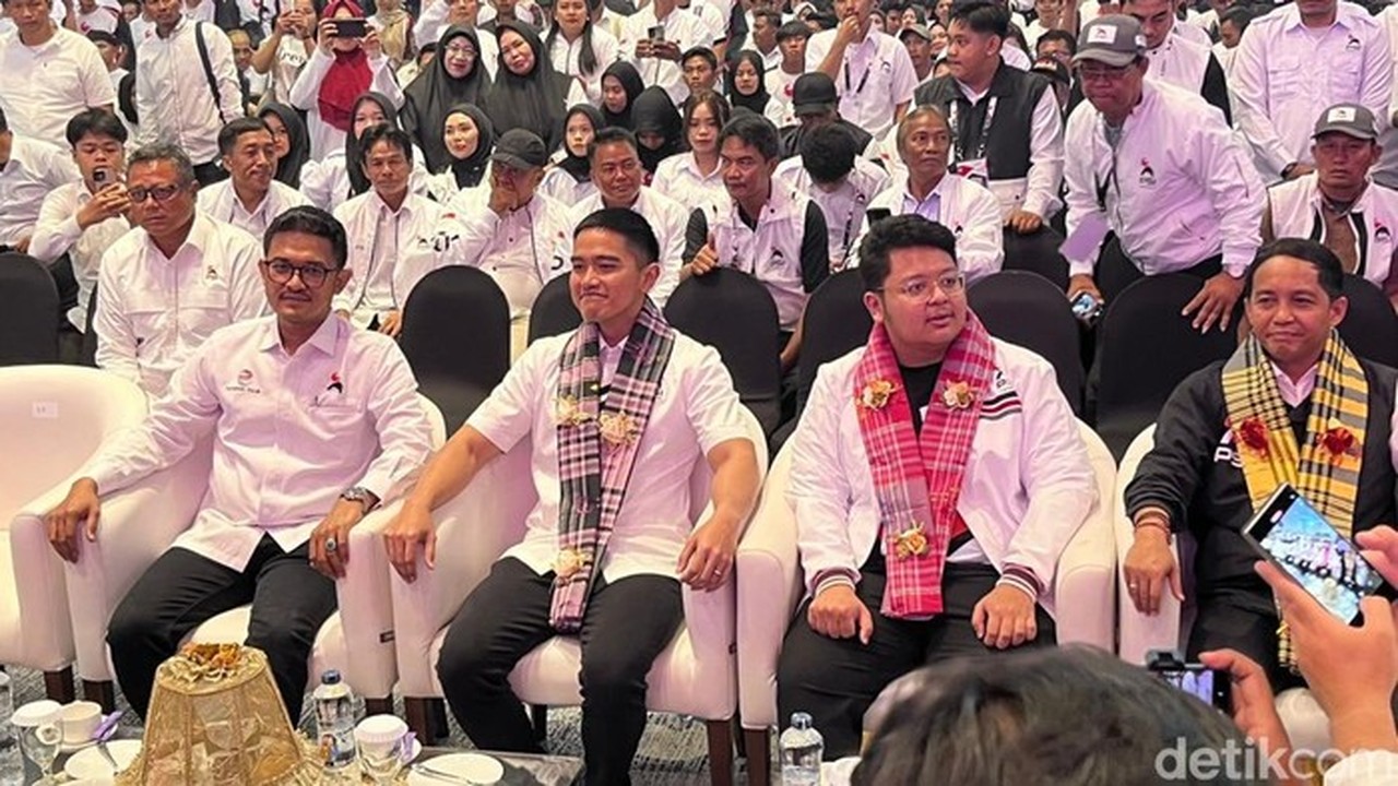 Kaesang Pangarep Tiba di Makassar, Disambut Meriah Tarian Adat Jelang Pelantikan Pengurus PSI Sulsel