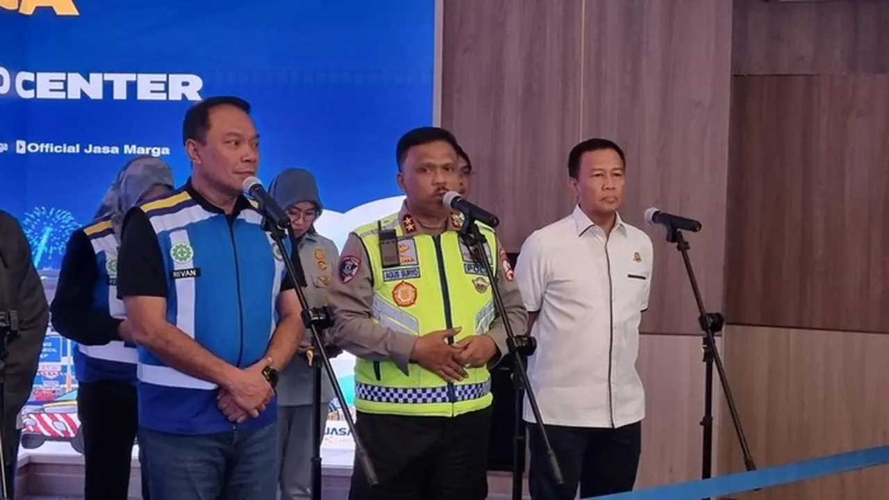 Foto: Kakorlantas Dan Jasa Marga Serta Jasa Raharja Menggelar Konpers Terkait Pelaksanaan Operasi Lilin 2025 (taufiq/detikcom)