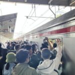 Anker KRL Green Line Keluhkan Desak-desakan Harian di Jam Sibuk