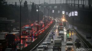 Macet Pagi Ini: Sejumlah Ruas Tol Menuju Jakarta Alami Kepadatan Volume Lalin