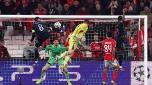 Gol Dramatis Kiper Trubin Bawa Benfica Lolos ke Playoff Liga Champions