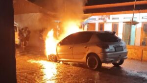 Mobil Warga Bogor Terbakar Saat Bertamu, Diduga Akibat Korsleting Listrik