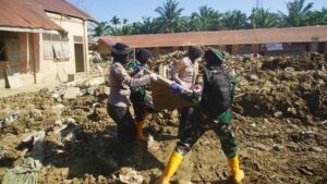 Taruna Akpol Turun Tangan Percepat Pemulihan Pasca Banjir Bandang di Aceh Tamiang