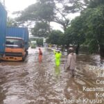 Banjir 60 Cm di Daan Mogot Jakarta Barat Lumpuhkan Arus Lalu Lintas, Kendaraan Kecil Terjebak