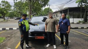 Porsche Cayenne Berpelat Dinas Palsu di Halim, Kemhan: Tidak Terdaftar dan Tak Sesuai Peruntukan
