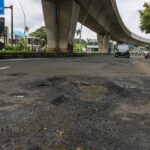 Gubernur DKI Jakarta Perintahkan Penambalan Jalan Berlubang Imbas Hujan Secara Sementara