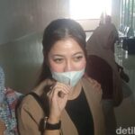 Dokter Kamelia Hadiri Sidang Ammar Zoni Bersama Sang Putri, Arumi