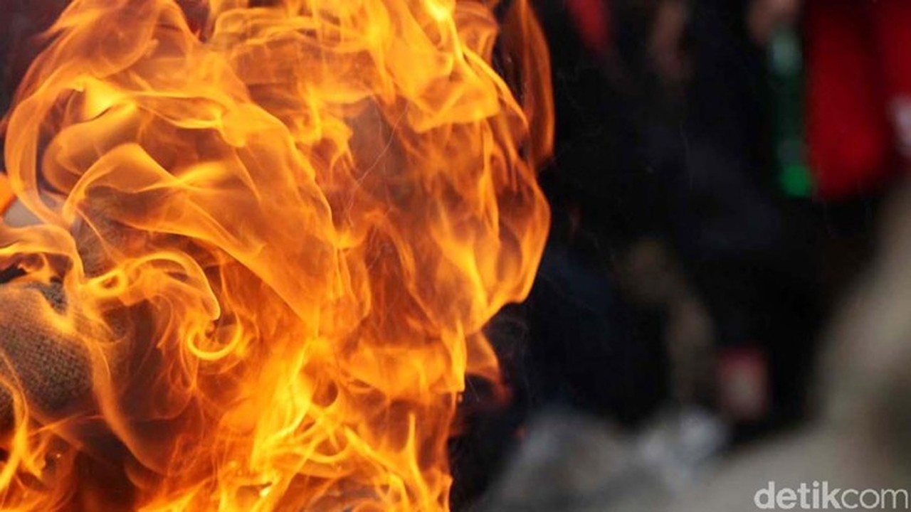 Api Berkobar di Kedubes Italia Jakarta, 7 Unit Damkar Berjibaku Padamkan Api