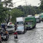 Banjir Daan Mogot Jakbar Lumpuhkan Arus Lalu Lintas Seharian, Titik Genangan Meluas