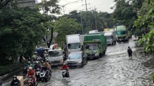 Banjir Daan Mogot Jakbar Lumpuhkan Arus Lalu Lintas Seharian, Titik Genangan Meluas