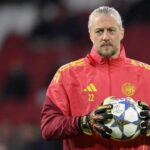 Remko Pasveer Hengkang, Maarten Paes Semakin Dekat Gabung Ajax Amsterdam