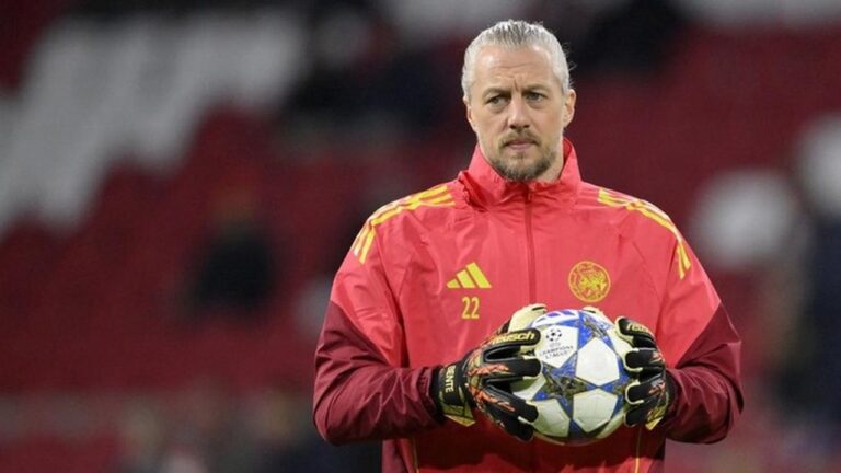 Remko Pasveer Hengkang, Maarten Paes Semakin Dekat Gabung Ajax Amsterdam