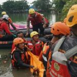 Ibu di Bekasi Tenggelam di Danau, Tim SAR Brimob Polda Metro Jaya Berhasil Evakuasi Korban