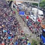 Banjir Daan Mogot 60 Cm Lumpuhkan Arus Lalu Lintas, Pengendara Motor Terjebak 3 Jam