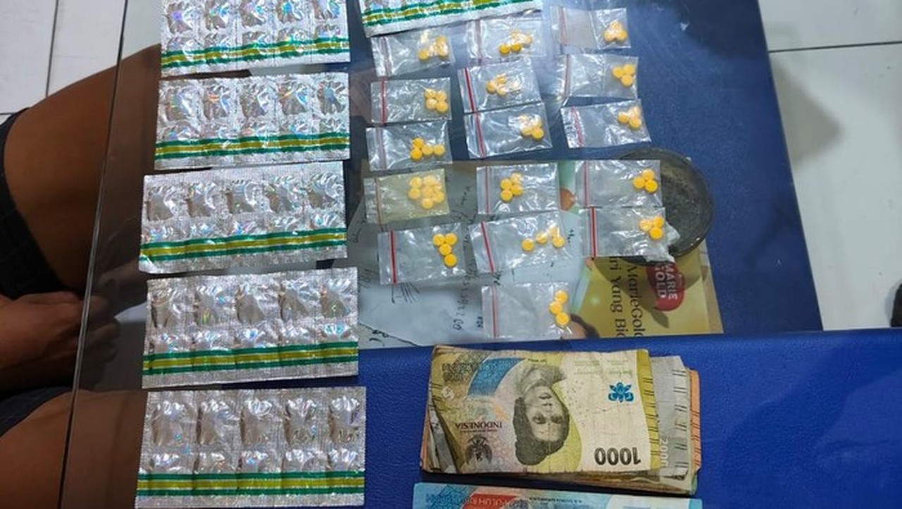 Pedagang Sayur di Tangerang Ditangkap Edarkan Tramadol dan Hexymer Ilegal Pedagang Sayur di Tangerang Ditangkap Edarkan Tramadol dan Hexymer Ilegal