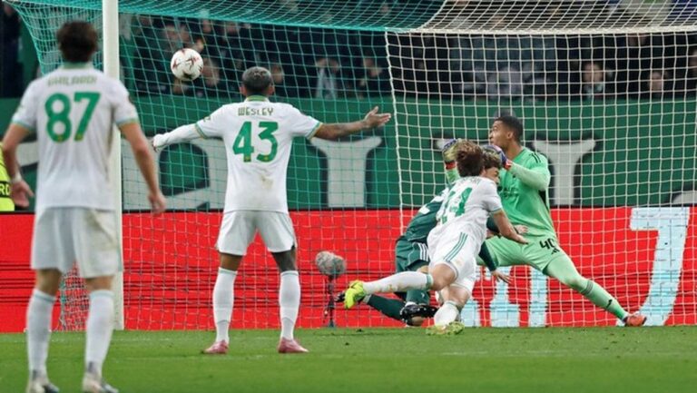 AS Roma Lolos ke 16 Besar Liga Europa Usai Imbang 1-1 dengan Panathinaikos AS Roma Lolos ke 16 Besar Liga Europa Usai Imbang 1-1 dengan Panathinaikos
