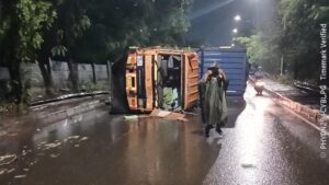 Truk Kontainer Terbalik di Cilincing, Lalin Arah Cakung Terganggu