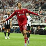 Hugo Ekitike Siap Bungkam Cemoohan Fans Newcastle di Anfield