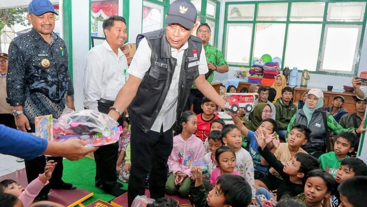 Wamensos Salurkan Bantuan Logistik dan Santunan untuk Korban Banjir Pemalang