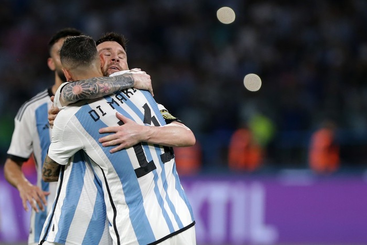 Di Maria Ungkap Perbedaan Mencolok Antara Lionel Messi dan Cristiano Ronaldo Di Maria Ungkap Perbedaan Mencolok Antara Lionel Messi dan Cristiano Ronaldo