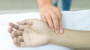 Pengemudi Ditemukan Meninggal di Mobil di Pinggir Tol Cikampek Km 27