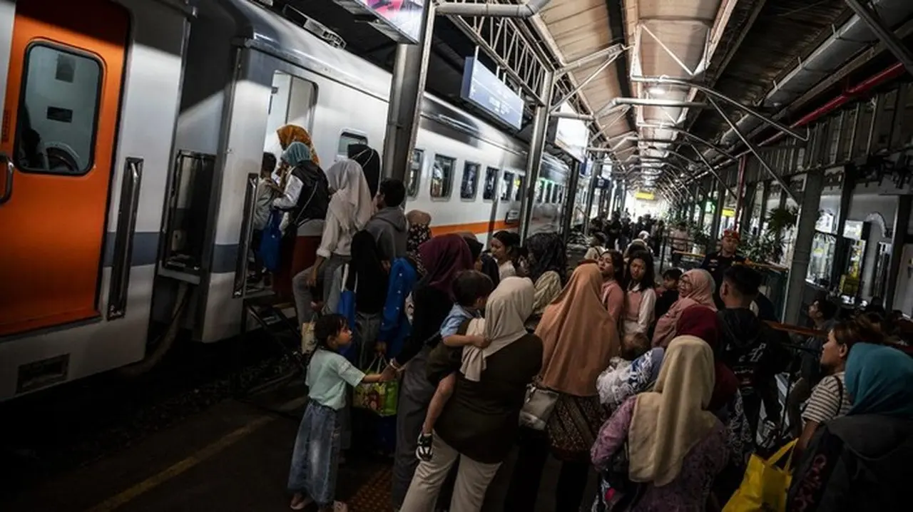 Ilustrasi Penumpang Kereta (foto: Antara Foto/aprillio Akbar)