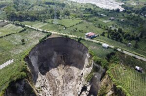 Lubang Raksasa di Aceh Tengah Meluas, Jalan Putus dan Ancam Perkampungan Warga