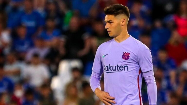 Barcelona Berharap Cuan dari Mika Mármol, Potensi Jual ke Klub Lain