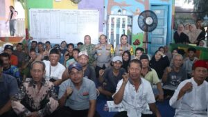 Kapolda Metro dan Pangdam Jaya Pererat Silaturahmi dengan Warga Srengseng, Jakbar