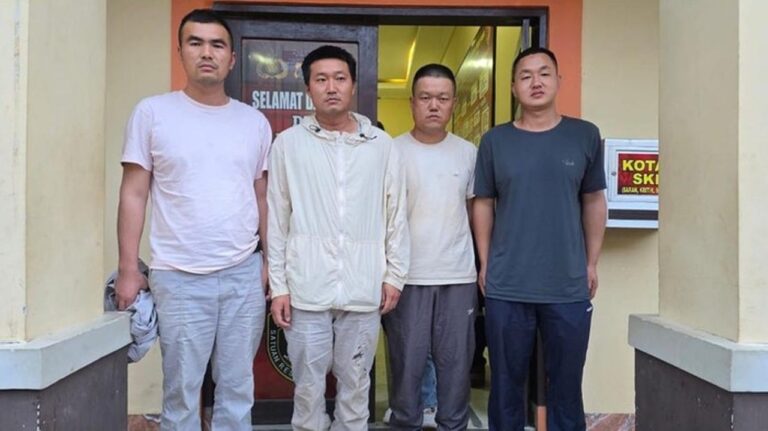 Tiga TKA China Ditetapkan Tersangka Pengeroyokan Pekerja Tambang di Kolaka Tiga TKA China Ditetapkan Tersangka Pengeroyokan Pekerja Tambang di Kolaka