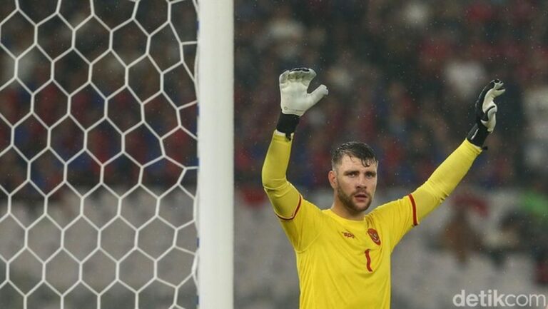 Ajax Amsterdam Rekrut Maarten Paes, Kiper Spesial dengan Mentalitas Pemimpin Ajax Amsterdam Rekrut Maarten Paes, Kiper Spesial dengan Mentalitas Pemimpin