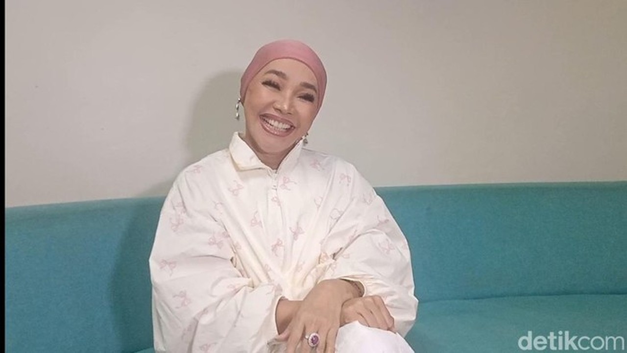 Dewi Gita Ingatkan Perempuan Pentingnya Cek Bibit Bebet Bobot Calon Suami Dewi Gita Ingatkan Perempuan Pentingnya Cek Bibit Bebet Bobot Calon Suami