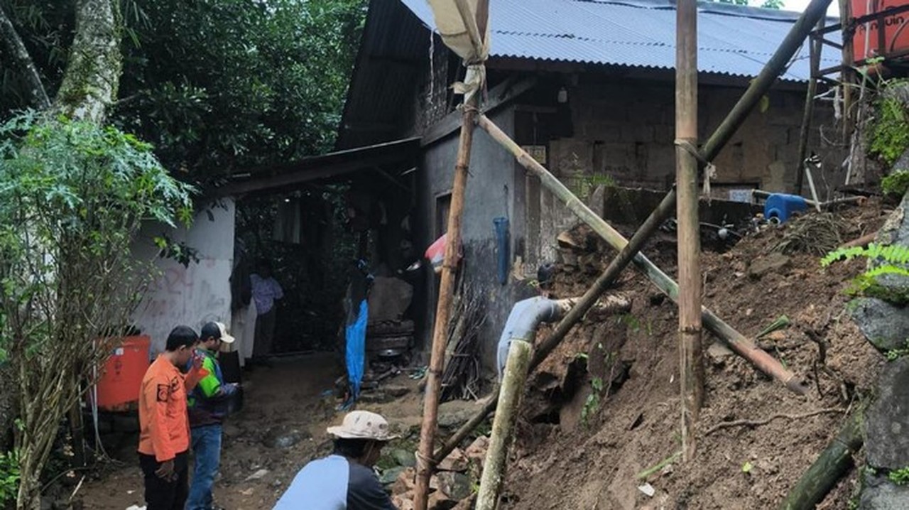 Tanah Bergerak di Babakan Madang Bogor, 11 Rumah Warga Rusak Akibat Hujan Lama