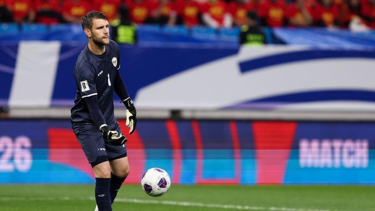 Maarten Paes Segera Diresmikan Jadi Kiper Baru Ajax Amsterdam, Kontrak Hingga 2029