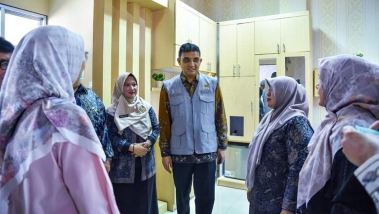 Ade Rezki Pratama Kawal Peningkatan Layanan Kesehatan Pasca Bencana di Padang Pariaman Ade Rezki Pratama Kawal Peningkatan Layanan Kesehatan Pasca Bencana di Padang Pariaman