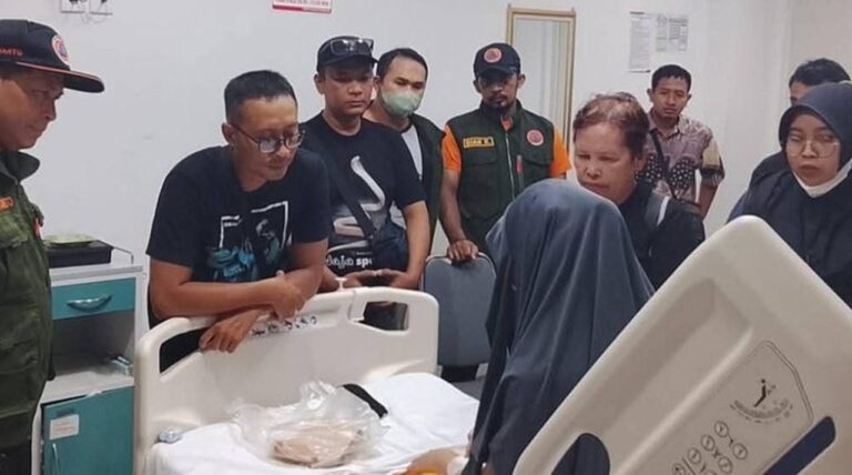 Remaja Sukoharjo Digigit Kobra Saat Buka Paket, Penanganan Salah Berujung Operasi Remaja Sukoharjo Digigit Kobra Saat Buka Paket, Penanganan Salah Berujung Operasi