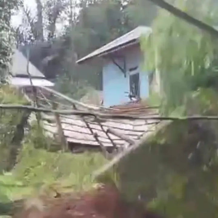 Tembok Penahan Tanah di Lebak Ambruk Akibat Hujan Deras, Satu Rumah Rusak Parah