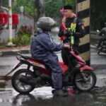 Polisi Lebak Bulus Coba Beragam Cara, Termasuk Pendekatan Religi, Agar Pemotor Tak Lawan Arah
